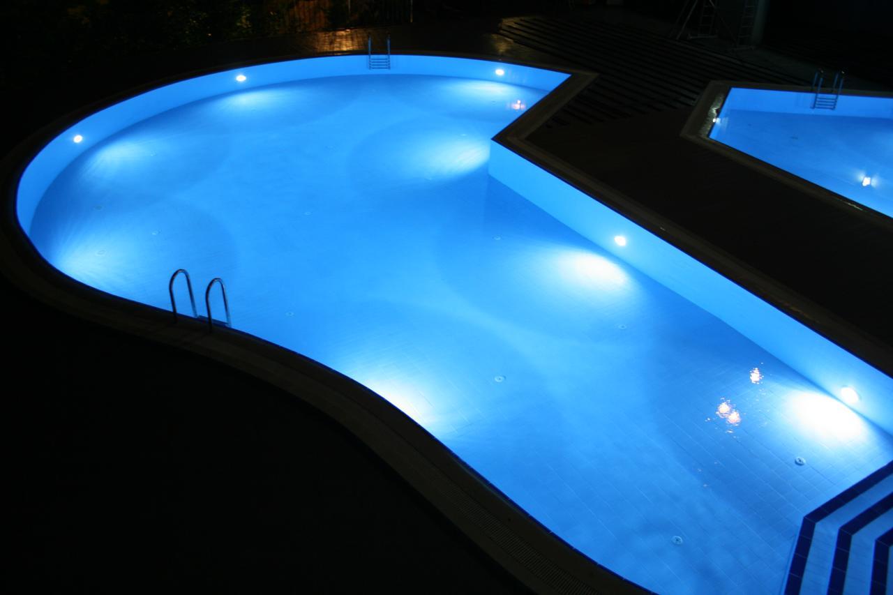 אלאניה Cozmina Apart Hotel מראה חיצוני תמונה